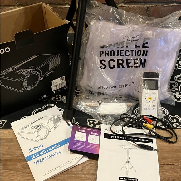 Mini Wi-Fi Portable Projector - Picture 3 of 4